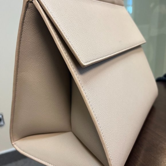 Elegant Cream Crossbody Bag - Picture 10 of 13